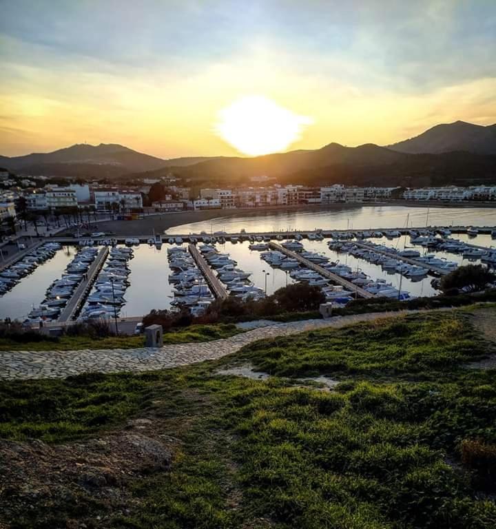 Apartamento Port De Llanca , La Miranda Exterior foto